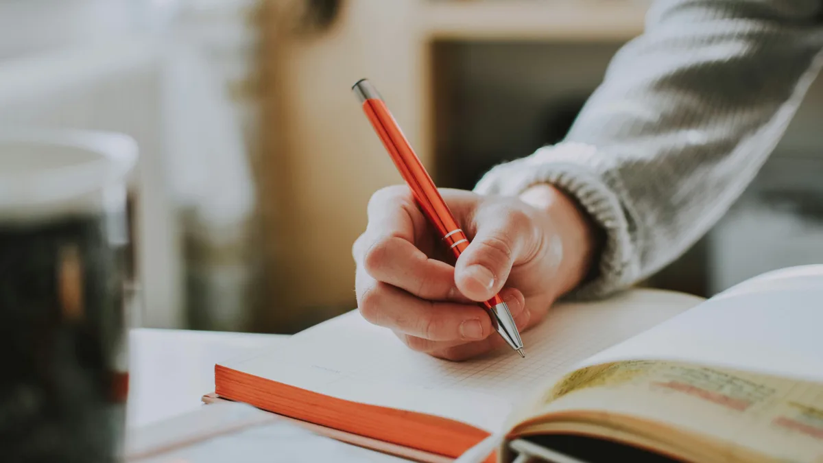 How to keep a trading journal that actually works — template and checklist
